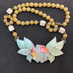 Vintage Lee Sands 70’s Flower Mother of Pearl Inlay VTG Necklace